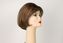 Load image into Gallery viewer, Light Brown Dorothy With Highlights Size Large
