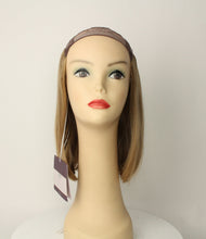 Load image into Gallery viewer, Hat Fall Avalon Blonde with highlights Size M 12&#39;&#39;
