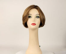 Load image into Gallery viewer, Light Brown Dorothy With Blonde Ash Highlights Size M

