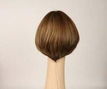 Load image into Gallery viewer, Light Brown Dorothy With Blonde Ash Highlights Size M

