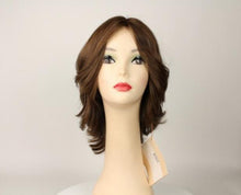 Load image into Gallery viewer, Shlomit Light Brown With Blonde Highlights Skin Top Size S
