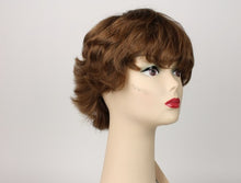 Load image into Gallery viewer, Linda light Brown with Blonde highlights Size M
